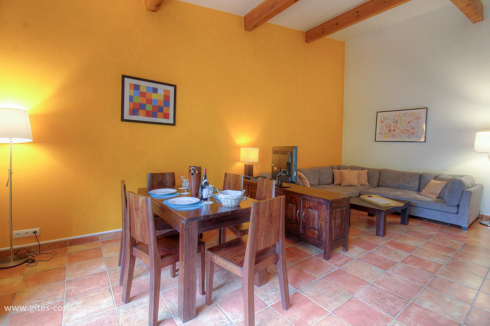 G�te � Serriera en Corse du Sud -20011 : piscine