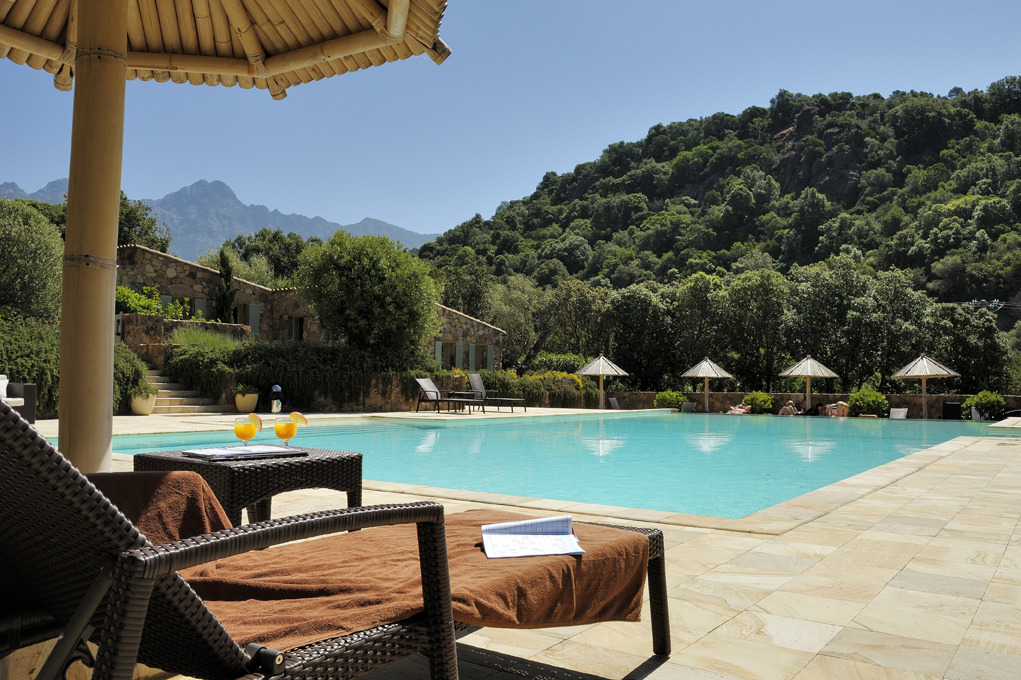 G�te � Serriera en Corse du Sud -20017 : piscine