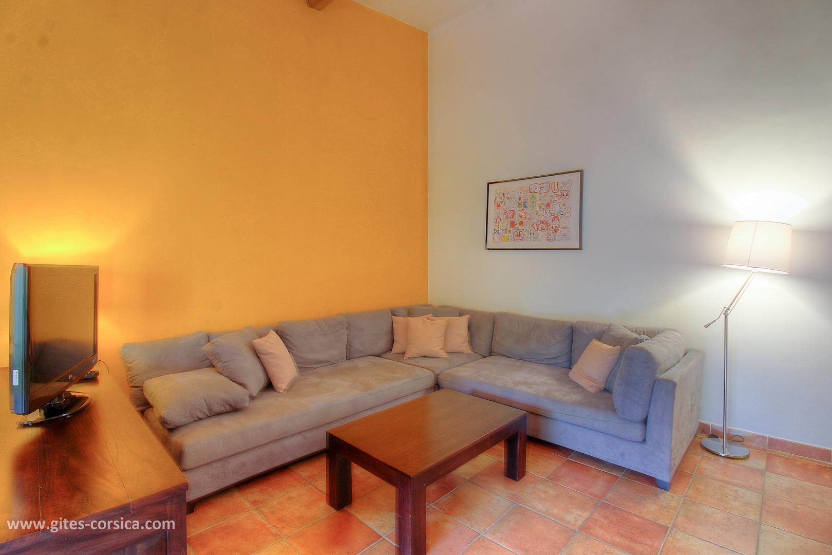 G�te � Serriera en Corse du Sud -20011 : salle bain