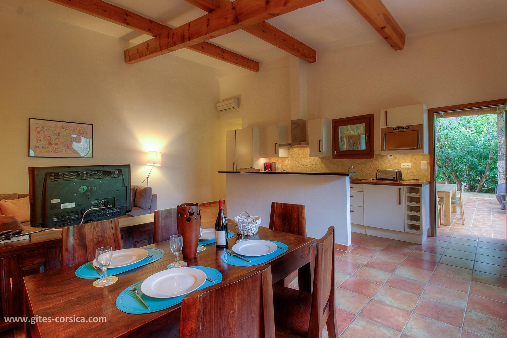G�te � Serriera en Corse du Sud -20011 : terrasse detente