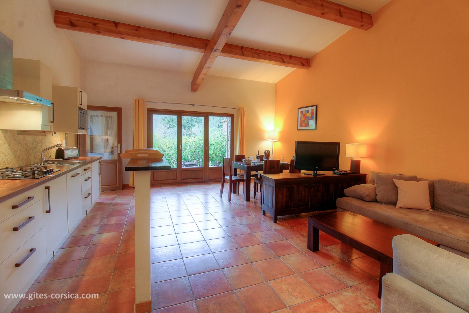 G�te � Serriera en Corse du Sud -20011 : terrasse