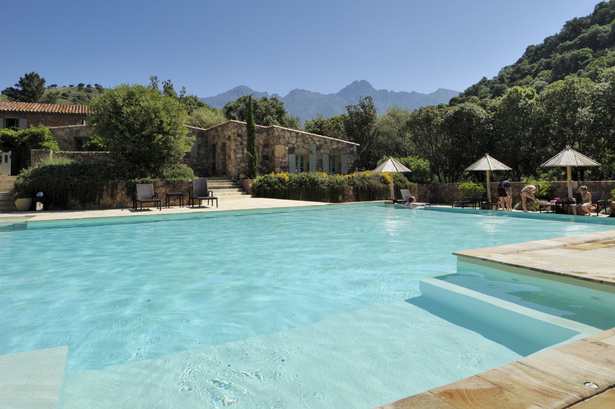 G�te � Serriera en Corse du Sud -20011 : piscine