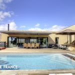 Gite &agrave; Sainte Lucie de Porto-Vecchio, Corse du Sud, Labellis&eacute; G&icirc;tes de France : la villa et la piscine