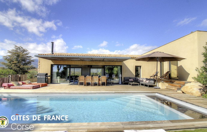 G&icirc;te n&deg;28143 SAINTE LUCIE DE PORTO VECCHIO - Corse - Valere 1 - Gite &agrave; Sainte Lucie de Porto-Vecchio, Corse du Sud, Labellis&eacute; G&icirc;tes de France : la villa et la piscine
