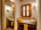 Gîte à Sollacaro, le Grand Valinco, Corse-du-Sud, labellisé Gîtes de France : la salle d'eau de la chambre 1 Gîte à Sollacaro, le Grand Valinco, Corse-du-Sud, labellisé Gîtes de France : la salle d'eau de la chambre 1