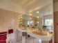 G&icirc;te &agrave; Ajaccio en Corse du sud : la salle de bain &agrave; l&eacute;tage