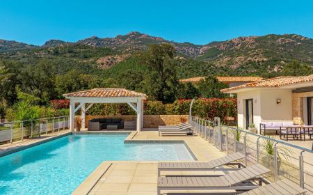 Gites-28401-porto-vecchio-sud-corse-corse-du-sud-labellisé-gite-de-france-la terrasse et sa piscine Gîte n°28401 Porto-Vecchio - Corse - Gites-28401-porto-vecchio-sud-corse-corse-du-sud-labellisé-gite-de-france-la terrasse et sa piscine