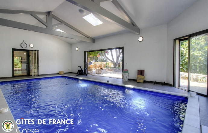 G&icirc;te n&deg;28431 AFA - Corse - A Casa Catalina - Gite &agrave; Afa, le Grand Ajaccio, Corse du Sud, labellis&eacute; G&icirc;tes de France : la piscine int&eacute;rieure 