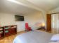 Gite &agrave; Moca Croce, Labellis&eacute; G&icirc;tes de France, Corse du Sud : une chambre &agrave; l'&eacute;tage