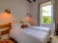 Gite à San Gavino di Carbini, Corse du Sud, labellisé Gîtes de France : une chambre Gite à San Gavino di Carbini, Corse du Sud, labellisé Gîtes de France : une chambre