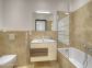 Gîte à Tizzano, Grand Valinco, Corse du Sud, labellisé Gîtes de France : une salle de bain attenante à la chambre au rez-de-chaussée Gîte à Tizzano, Grand Valinco, Corse du Sud, labellisé Gîtes de France : une salle de bain attenante à la chambre au rez-de-chaussée