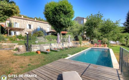 G&icirc;te n&deg;27181 San-Gavino-di-Carbini - Corse - Gite &agrave; San Gavino di Carbini, Corse du Sud, labellis&eacute; G&icirc;tes de France : la piscine commune chauff&eacute;e