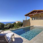 Gîte à Tizzano, Grand Valinco, Corse du Sud, labellisé Gîtes de France : la piscine Gîte à Tizzano, Grand Valinco, Corse du Sud, labellisé Gîtes de France : la piscine