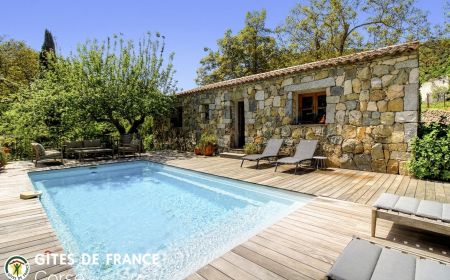 Gite à Levie, Corse du Sud, labelisé Gîtes de France : le gite et la piscine Gîte n°25061 Levie - Corse - Gite à Levie, Corse du Sud, labelisé Gîtes de France : le gite et la piscine