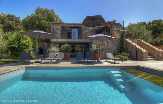 G&icirc;te n&deg;20613 AFA - Corse - Alivu - Gite &agrave; Afa, Le Grand Ajaccio, Corse du Sud, labellis&eacute; G&icirc;tes de France : la piscine et la maison