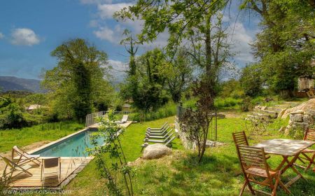 G&icirc;te n&deg;27181 San-Gavino-di-Carbini - Corse - Gite &agrave; San Gavino di Carbini, Corse du Sud, labellis&eacute; G&icirc;tes de France : la piscine commune chauff&eacute;e