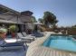 Gite &agrave; Afa, Le Grand Ajaccio, Corse du Sud, labellis&eacute; G&icirc;tes de France : la piscine et la maison