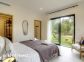 Gite &agrave; Sainte Lucie de Porto-Vecchio, Corse du Sud, Labellis&eacute; G&icirc;tes de France : la chambre avec dressing et salle d'eau