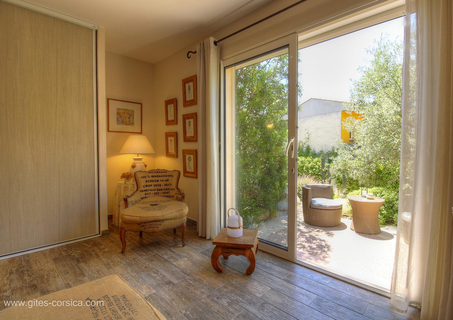 Chambres d'hôtes à Favone, Corse-du-Sud, labellisées Gîtes de France : Suite Alivi Coté jardin - Entrée Indépendante photo 19