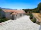 G&icirc;te &agrave; Montegrosso, Balagne, Haute-Corse, labellis&eacute; G&icirc;tes de France : le parking devant la maison
