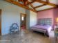 Gite &agrave; Viggianello, Le Grand Valinco, Corse du Sud, labelis&eacute; G&icirc;tes de France : la chambre &agrave; l'&eacute;tage