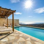 G&icirc;te &agrave; Porri, Grand Bastia, Haute-Corse, labellis&eacute; G&icirc;tes de France : la terrasse avec piscine