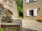Gîte à Valle d'Alesani, la Côte orientale, Haute-Corse, labellisé Gîtes de France : le patio et sa fontaine Gîte à Valle d'Alesani, la Côte orientale, Haute-Corse, labellisé Gîtes de France : le patio et sa fontaine