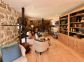 Chambres d'h&ocirc;tes &agrave; Fozzano en Corse du Sud : le salon biblioth&egrave;que de la Maison Madamicella